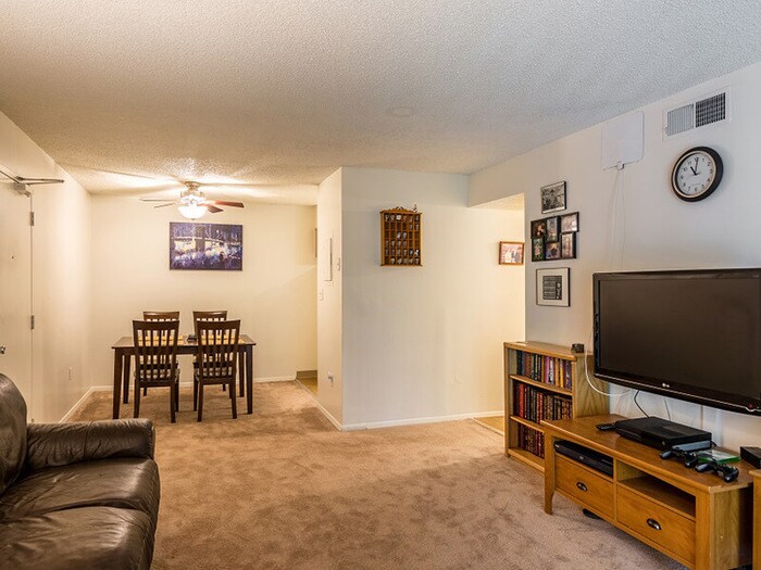 Building Photo - 2 Bedroom 1 Bath