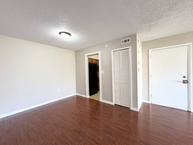 Building Photo - Altamonte Springs 1B/1BA Ground Floor Condo ~ Available NOW!!