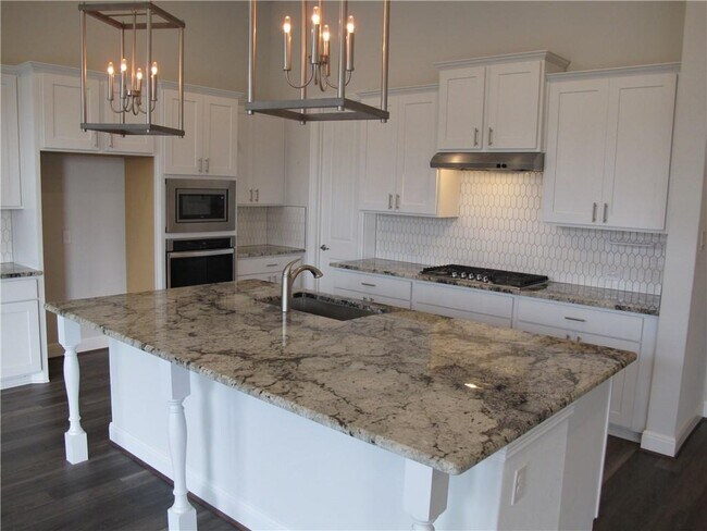 Building Photo - 635 Spinnaker Loop