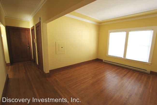Building Photo - 3501 Lakeshore Ave