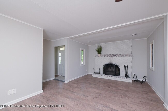 Building Photo - 140 Munro Ave