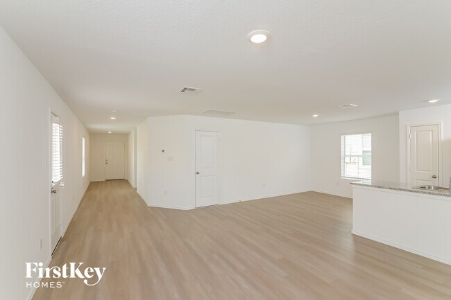 Foto del edificio - 7946 Serro Medina