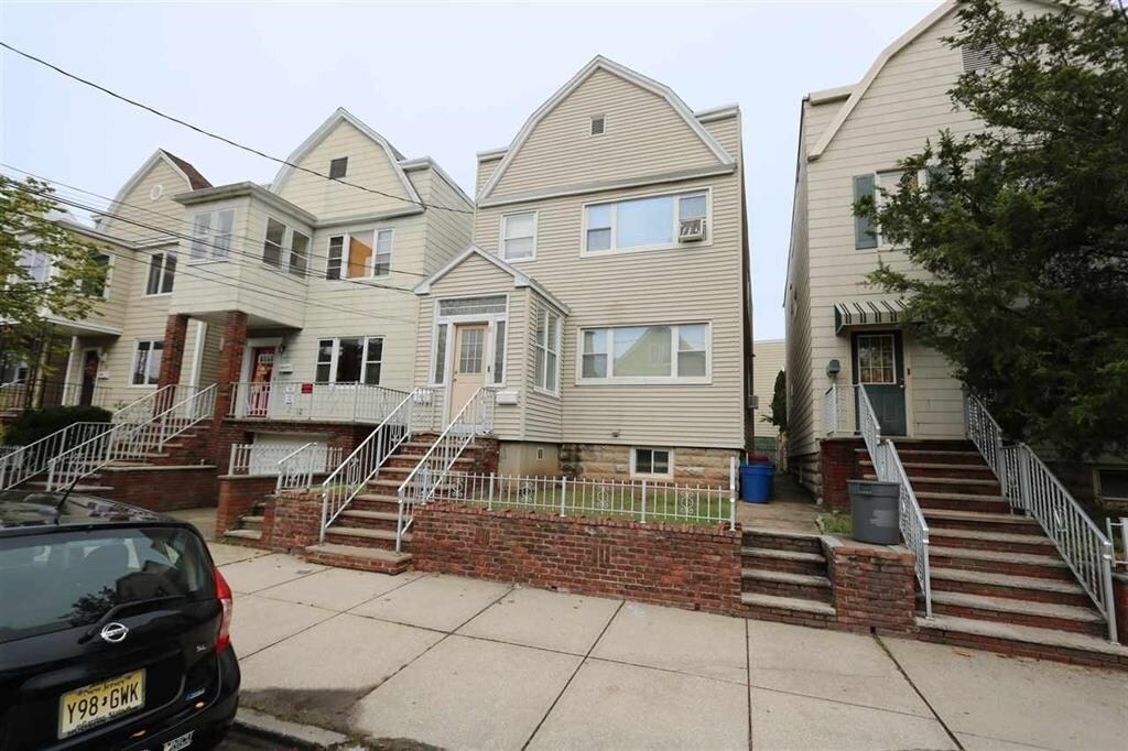 Primary Photo - 81 W 3rd St
