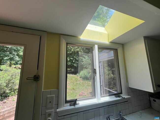 Foto del edificio - 1429 Gentry Ln