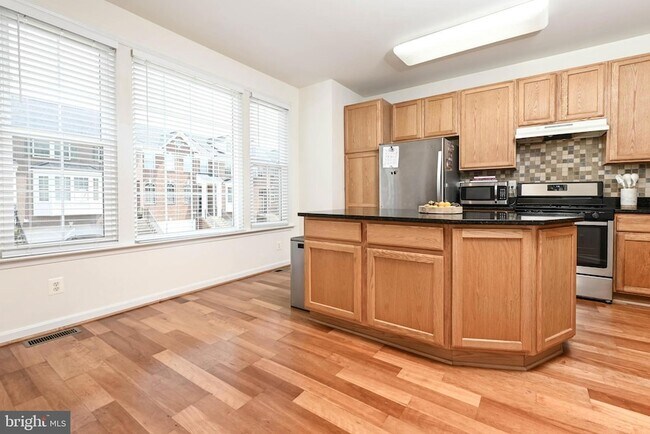 Foto del edificio - 829 Valemount Terrace NE
