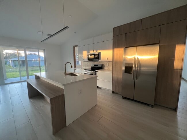 Foto del edificio - 4327 Kinlock St