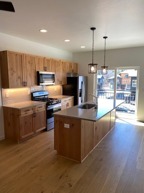 Kitchen - 220 Metz Ln