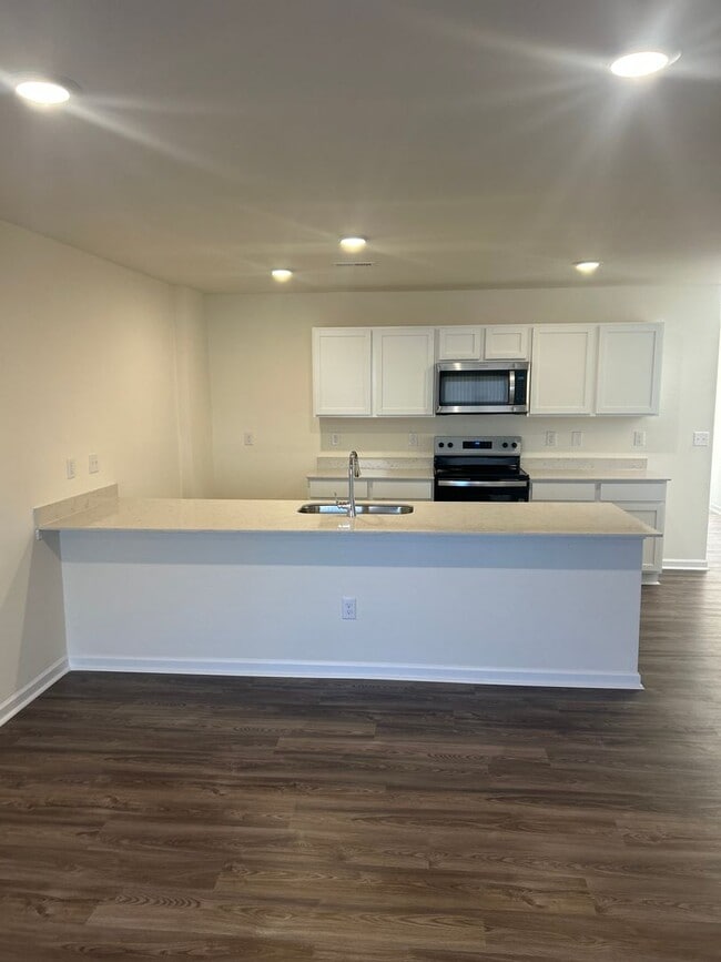 Foto del edificio - Brand New Townhome in the heart of Newton!
