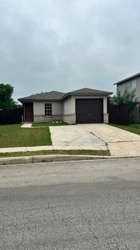 Primary Photo - NICE COZY 2 BEDROOM 1 BATH PLUS OFFICE