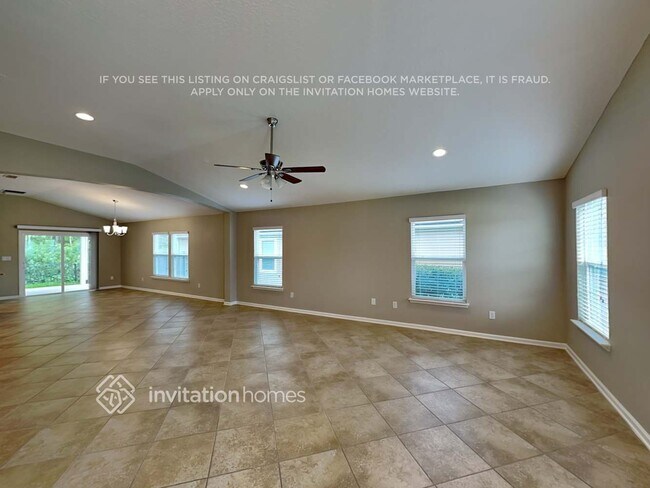 Foto del edificio - 375 Samara Lakes Pkwy