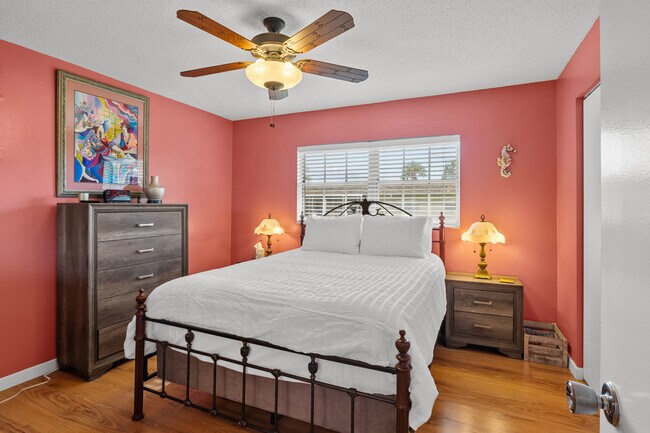 Foto del edificio - 2727 75th St W