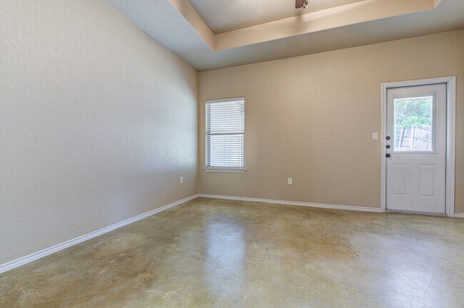 Building Photo - AVAILABLE NOW! Nice 3 Bedroom Duplex locat...