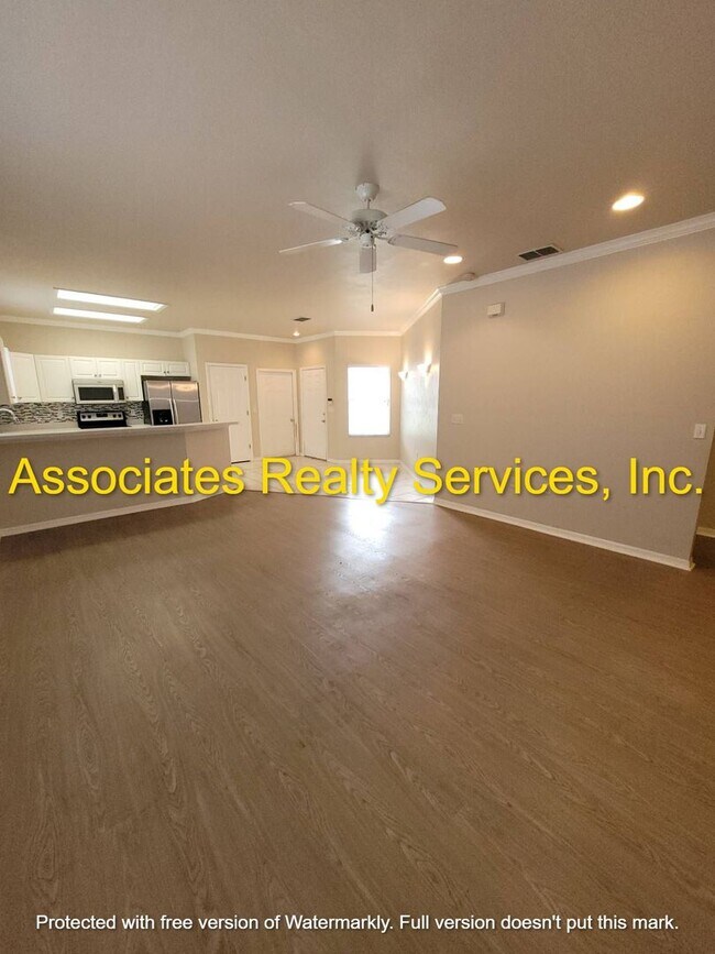 Building Photo - SUBLEASE AVAILABLE 3 bedroom available in ...