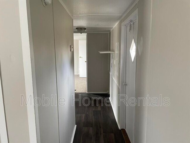 Foto del edificio - 2251 E Wade Ave