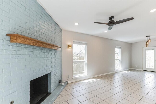 Building Photo - 807 Azie Morton Rd