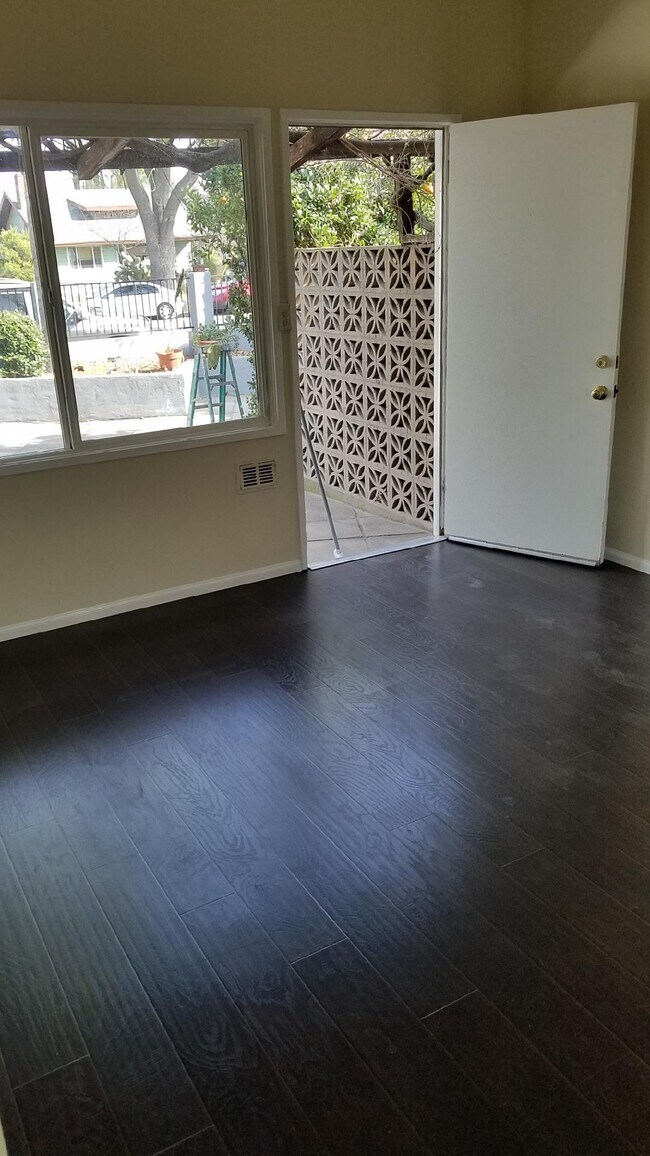 Building Photo - 2075 N Raymond Ave