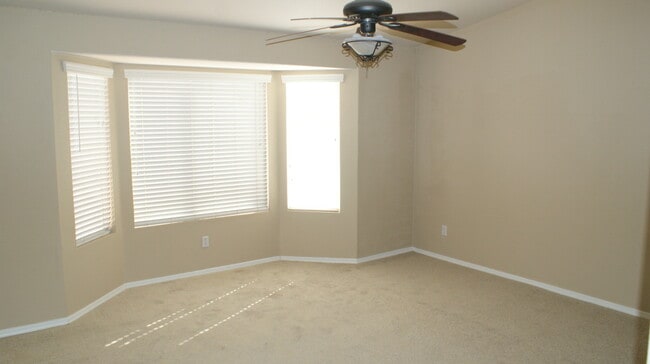 Building Photo - 871 W Horseshoe Ave