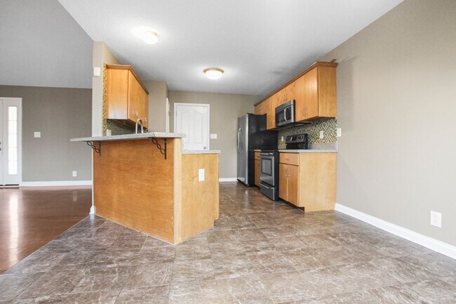 Building Photo - Pet Friendly Three Bedroom!