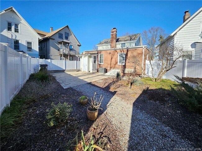 Foto del edificio - 34 Woodland St