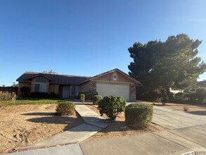 Building Photo - 15191 Farmington Ct
