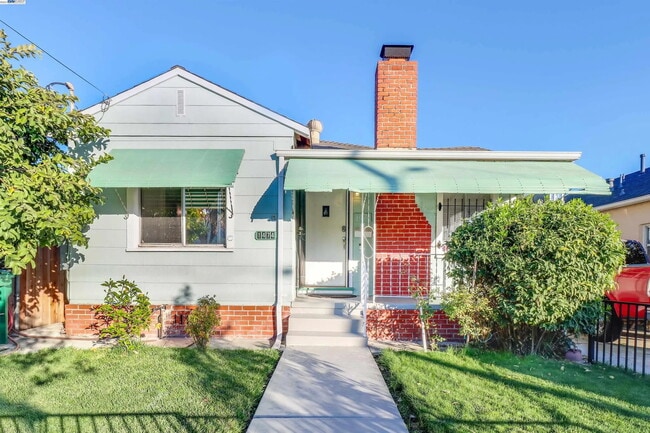 Building Photo - 1474 Plaza Dr