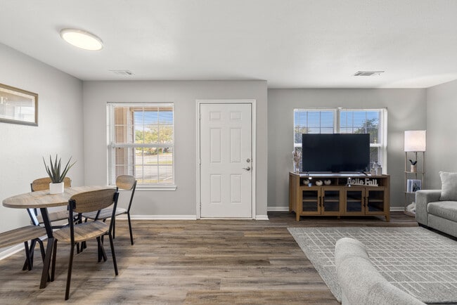 Foto del edificio - Sunset Pointe Apartments