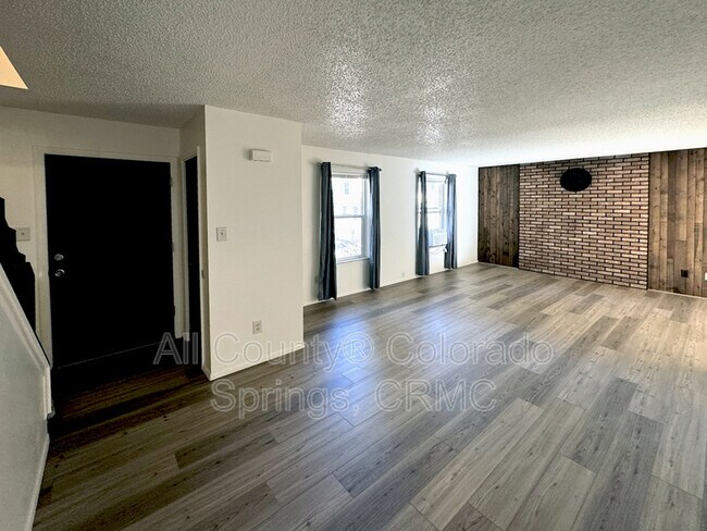 Foto del edificio - 1497 Spring Valley Dr