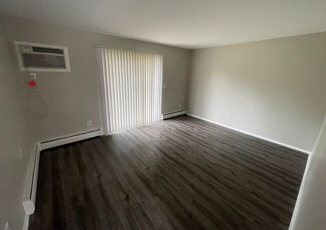Sala de estar de la unidad 105 - 22000 Beck Rd