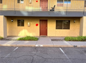 Building Photo - 1014 E Spence Ave