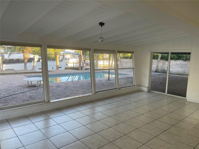 Foto del edificio - 13205 Ortega Ln