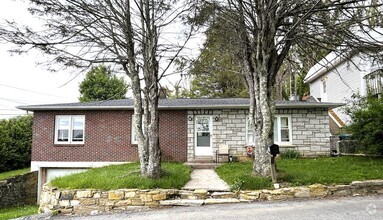 Building Photo - 109 Gragg St