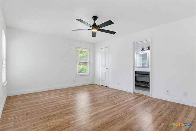 Foto del edificio - 4117 Cripple Creek Dr