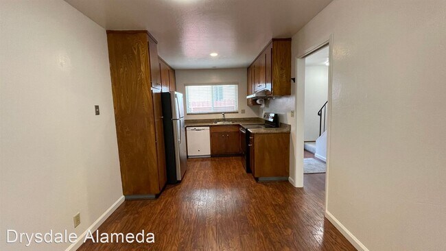 Building Photo - 2 br, 1.5 bath House - 2013 Alameda Ave #B...