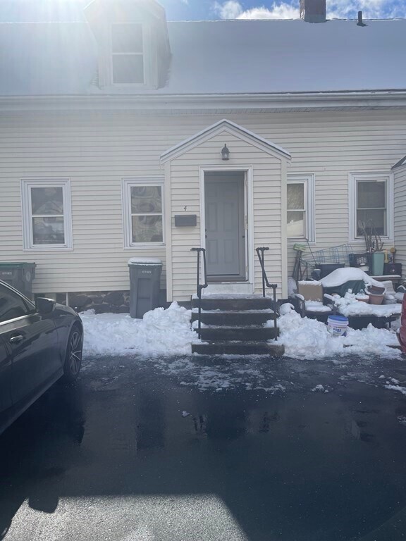 4 Mount Hope St Unit 6, Dedham, MA 02026 Condo for Rent in Dedham, MA