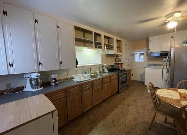 Building Photo - 201 E Bennett St