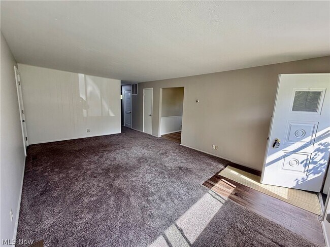 Building Photo - 9214 Blueberry Ln