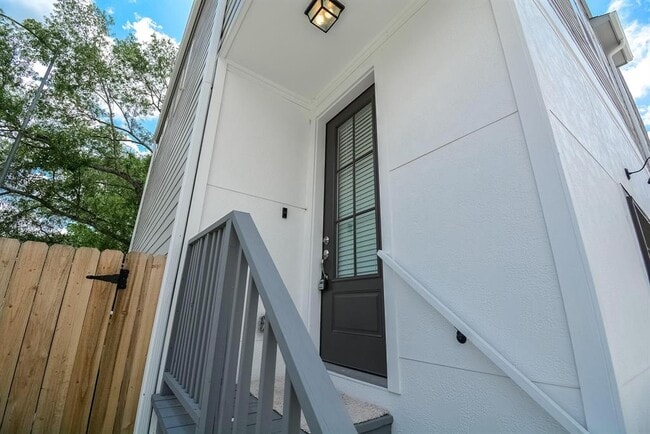Building Photo - 6013 Cypress St