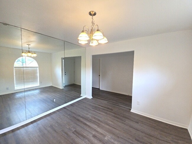 Foto del edificio - 3810 R V Mayfield Dr