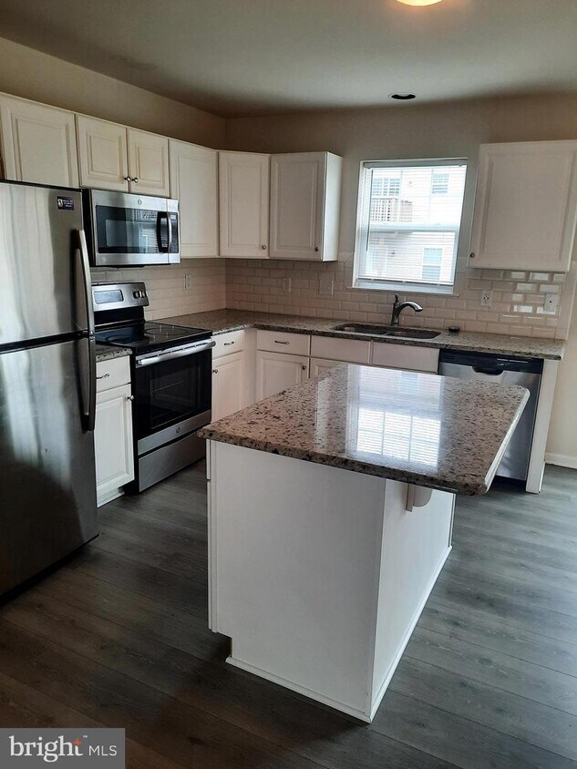 Foto principal - 1035 Admiral's Quay Dr