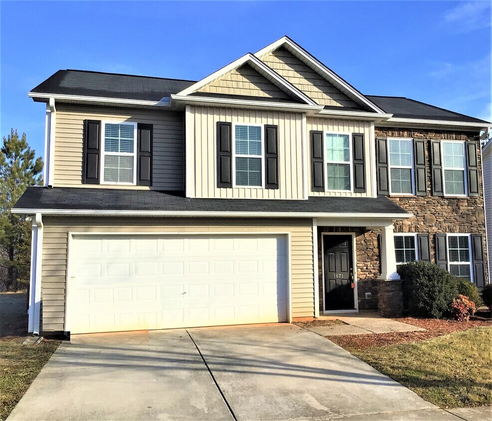 1671 Crestlawn Trail House Rental in Pfafftown, NC