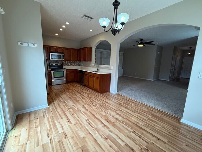 Foto del edificio - 8109 Valley Oak Dr