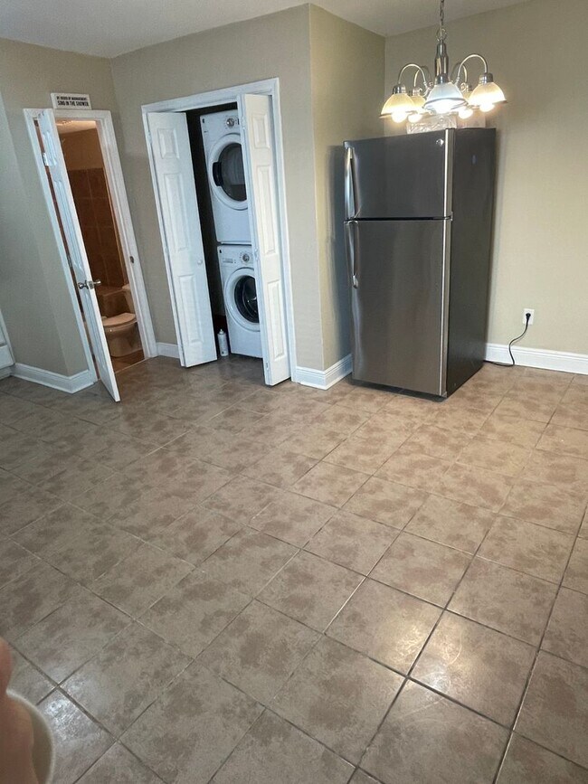 Foto del edificio - 2BD/1.5BA One Block Off St Charles Ave.