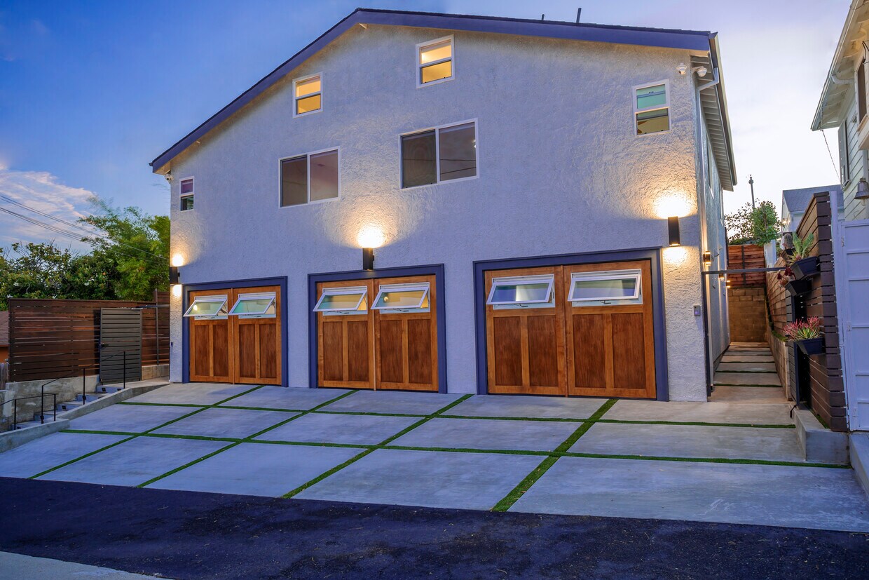 5954 Overhill Dr, View ParkWindsor Hills, CA 90043 Apartments in View ParkWindsor Hills, CA