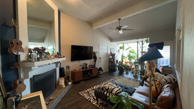 Foto del edificio - 9254 Forest Ln