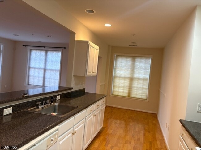 Foto del edificio - 1104 Carter Dr