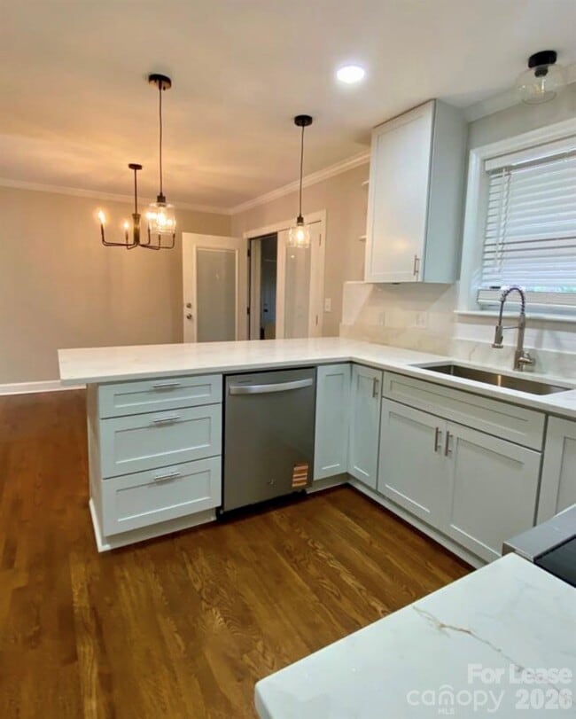 Building Photo - 4201 University Dr