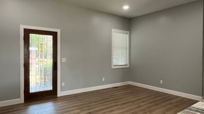 Foto del edificio - 402 W Pine St
