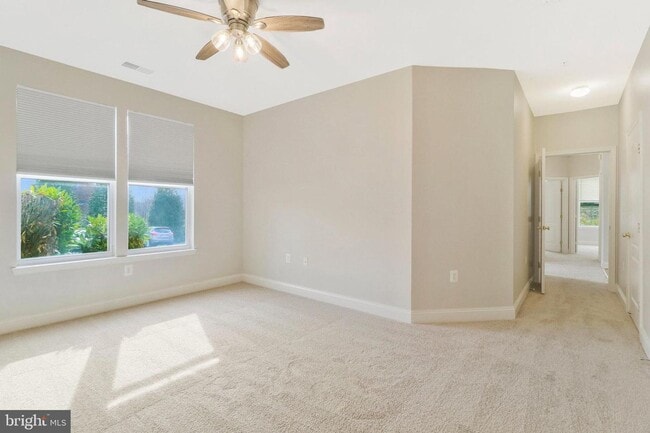 Foto del edificio - SPACIOUS  3 BEDROOM 2 BATH CONDO IN CLARKS...