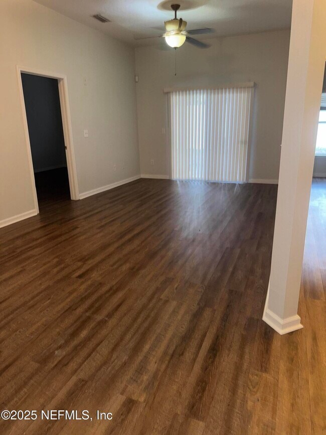 Foto del edificio - 7047 Deer Lodge Cir