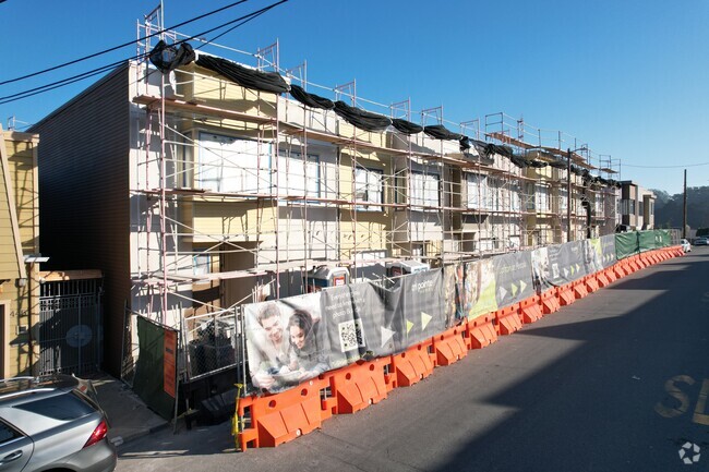 La construcción de diciembre de 2021 - Lofton at Portola
